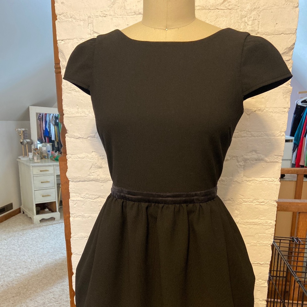Elizabeth & James black dress - size 4